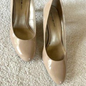 Bandolino- medium heeled nude shoes. Size 7.5 Excellent condition and comfy!